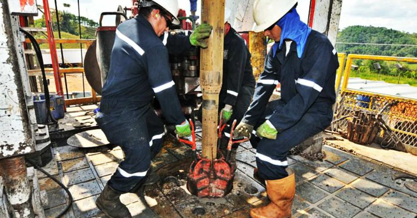 Calentitas las paritarias: Petroleros sellaron una suba por inflación, llevaron el aumento salarial anual al 122% y volverán a reunirse después de las elecciones