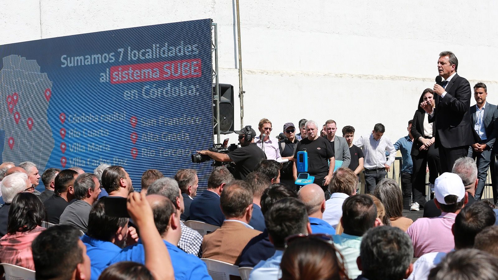 Sergio Massa fue a Córdoba y defendió las indemnizaciones y las vacaciones pagas contra quienes pretenden "esclavos"