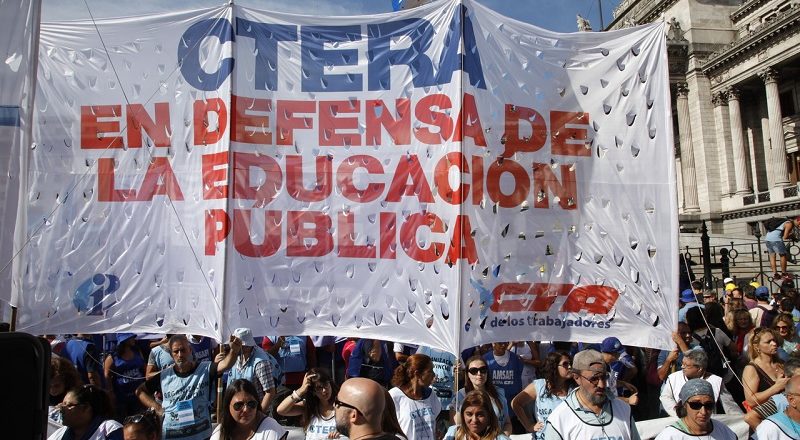 La Ctera consideró que Milei representa un peligro para la democracia y llamó a votar por Massa