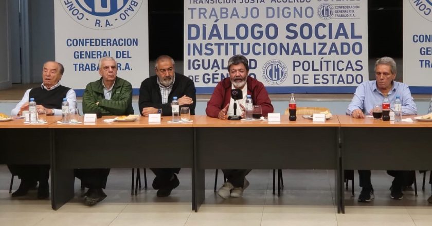 En alarma por los anuncios de ajuste, privatizaciones y paralización de la obra pública, la CGT encara su primera cumbre para diseñar su relación con Milei