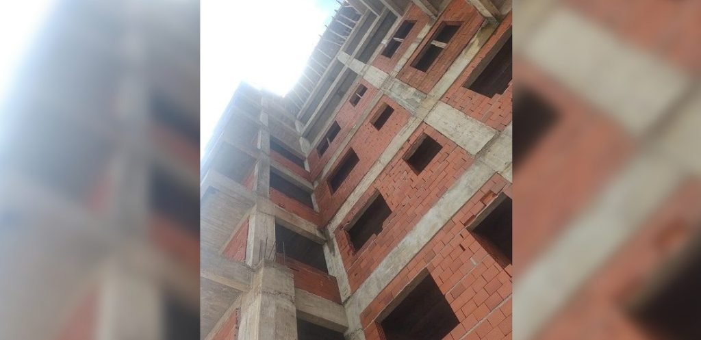 Un obrero de la construcción murió tras caer del noveno piso de un edificio en construcción en Misiones