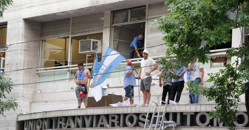 La Cámara confirmó los procesamientos por la violenta toma de la sede de la UTA y ahora Bustinduy y los otros 43 imputados irán a juicio oral