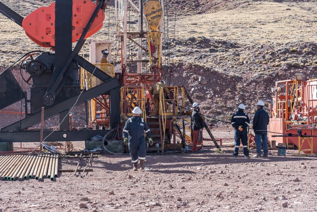 El gremio de jerárquicos petroleros de Cuyo y La Rioja se reunió con el designado por Milei para manejar YPF y bancó la privatización: "Hay muchos ‘ñoquis’ que perjudican al resto"