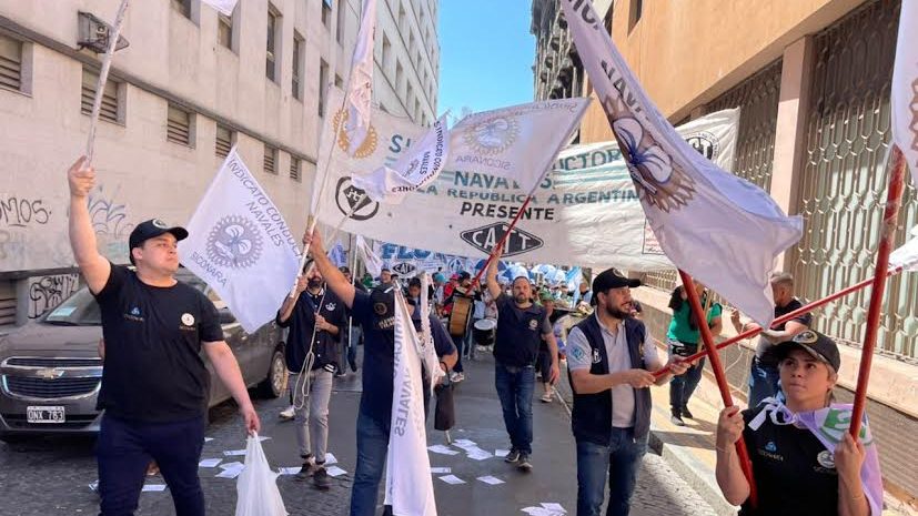 El Sindicato de Conductores Navales rechazó las nuevas medidas del Gobierno y anunció que "saldrá a las calles para defender los derechos conseguidos"