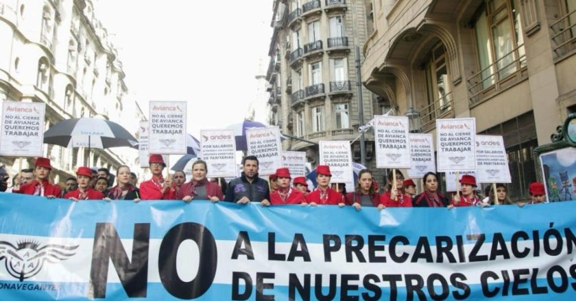 Aeronavegantes en estado de Alerta y Movilización en repudio al decreto anunciado por Milei: «Arrasa con más de un siglo de conquistas y derechos de los trabajadores»