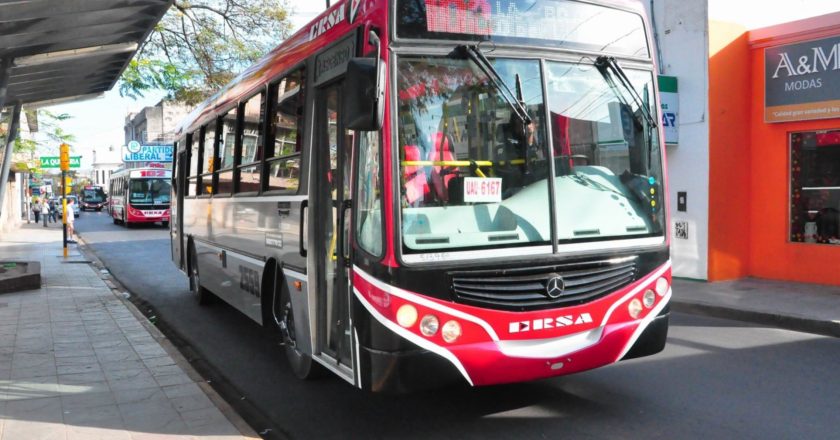 Las empresas de transporte aprietan a Milei y avisan que si no les giran los subsidios no les pagarán el aguinaldo a los choferes