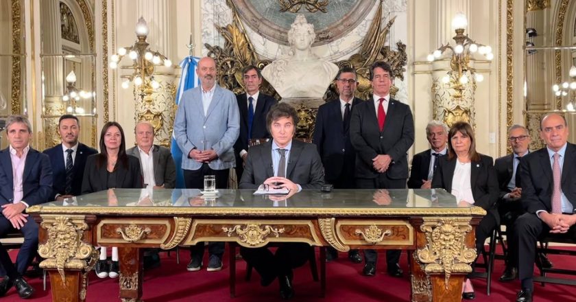 «Cachorro» Godoy, Lozano y Aguiar presentaron el primer amparo contra el decretazo de Milei por «inconstitucional y antidemocrático»