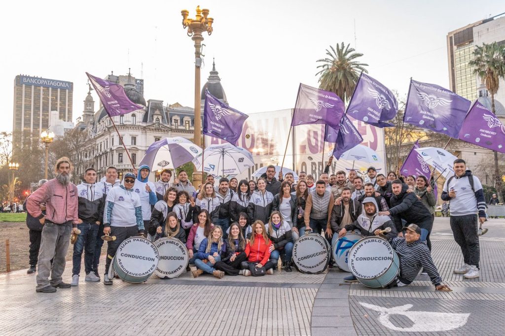 Aeronavegantes en estado de Alerta y Movilización en repudio al decreto anunciado por Milei: "Arrasa con más de un siglo de conquistas y derechos de los trabajadores"