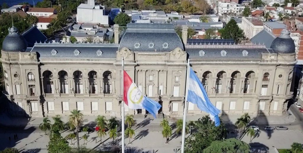 En una decisión contracultural con los tiempos libertarios, el Gobierno de Santa Fe incorporó trabajadores a planta permanente