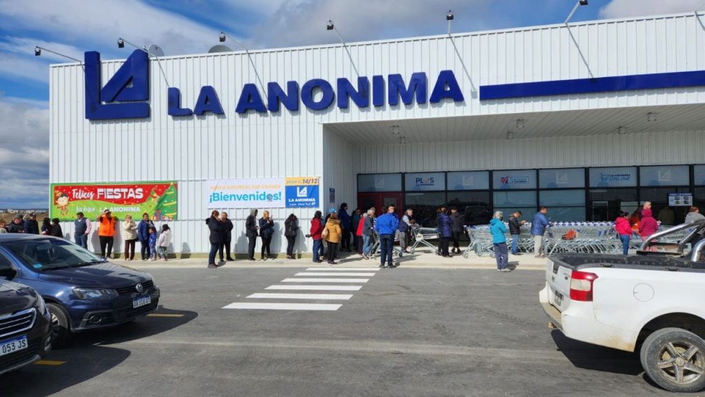 #AHORA ATE denunció que La Anónima, la cadena de supermercados de los Braun, adelantó 2 horas el ingreso de sus trabajadores para remarcar precios antes del lunes