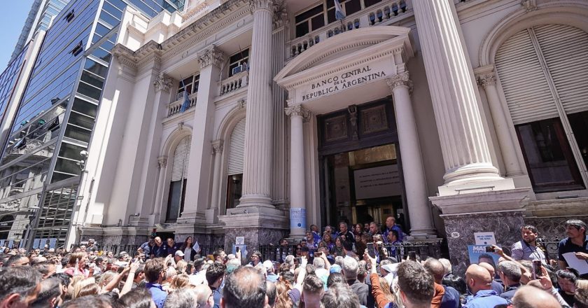 Palazzo también abrochó a las entidades nacionales y confirmó que el salario inicial de los bancarios será de casi 700 mil pesos