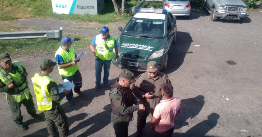 #URGENTE Gendarmería retuvo a una comitiva que viajó desde Jujuy encabezada por el «Perro» Santillán para sumarse a la marcha de la CGT: «Es propio de un Estado de Sitio»