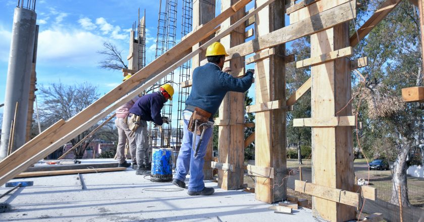 Fuerte frenazo de la construcción, uno de los motores de la economía, que pone en riesgo unos 500 mil empleos directos