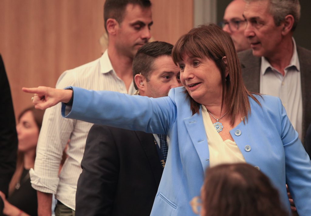 Bullrich llamó al sindicalismo a levantar el paro e amenazó con aplicar su protocolo antipiquetes: "No se puede cortar la calle"