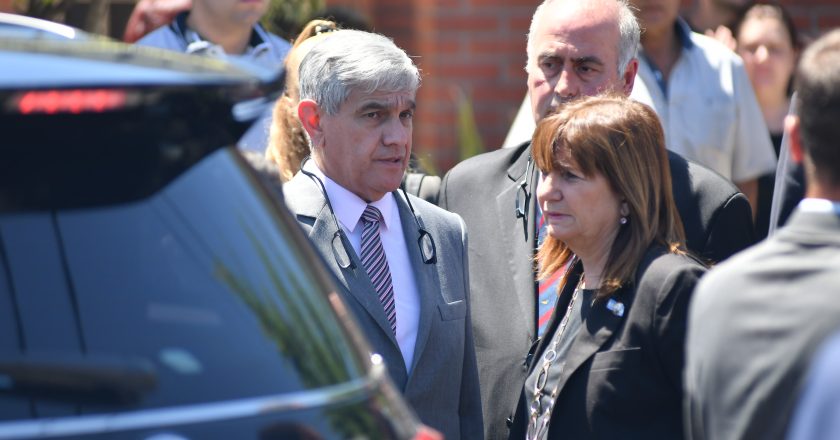 #AHORA Bullrich salió a desautorizar a la CGT, insistió en que no permitirá que se corte ninguna calle y amenazó con controles en micros y estaciones de trenes