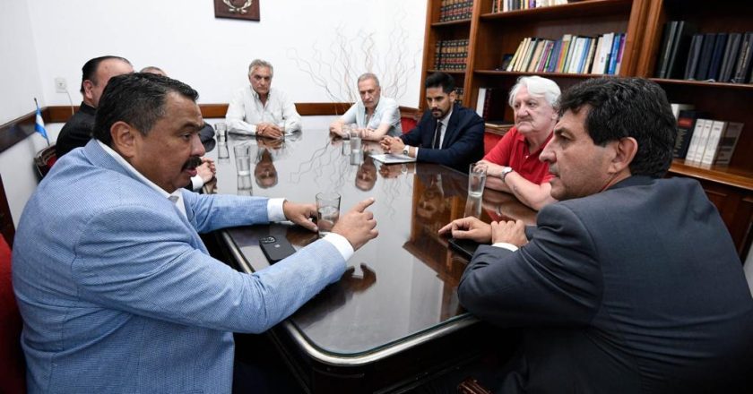 Cumbre de las 62 Organizaciones Peronistas con senadores de Unión por la Patria para garantizarse que rechacen el DNU del Gobierno