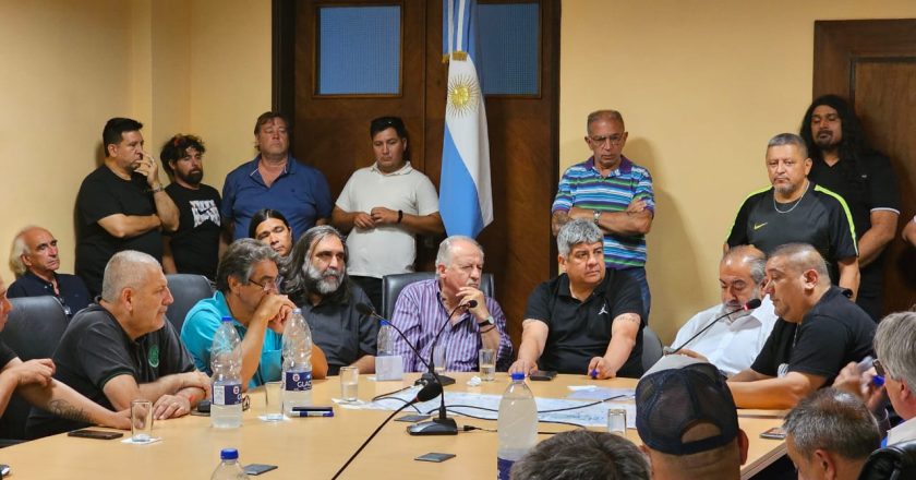 Cumbre en Azopardo entre la CGT y ambas vertientes de la CTA para organizar la marcha del 24: una sola columna, transporte hasta las 19 horas y el fin del protocolo de Bullrich