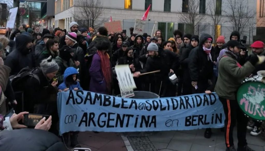 Movilizaciones en ciudades de Europa y Latinoamérica en solidaridad con el paro general en Argentina