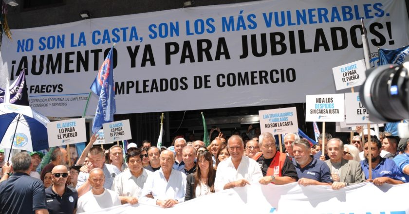 Cavalieri movilizó a Comercio con la consigna «Aumento ya para jubilados, no son la casta»