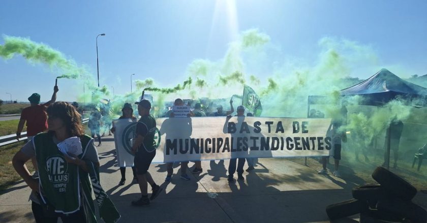 ATE cortó la ruta 7 para protestar por los despidos masivos en la Municipalidad de San Luis: «Hay trabajadores de planta permanente, mujeres embarazadas y personas con licencias médicas»