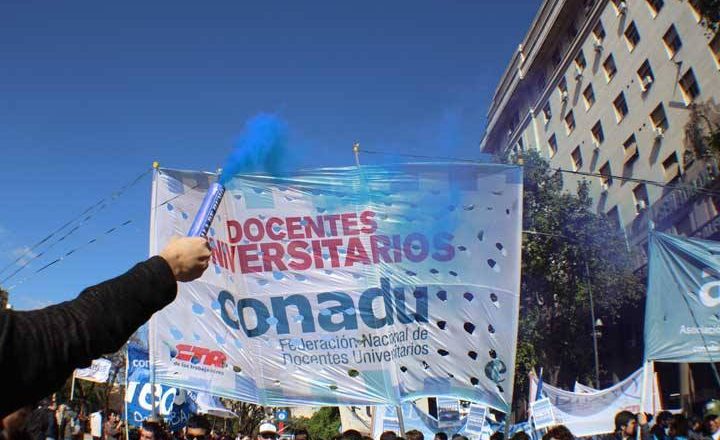 La Conadu presentó un detallado informe sobre las consecuencias del ajuste en la educación: «Por qué marchan las universidades»