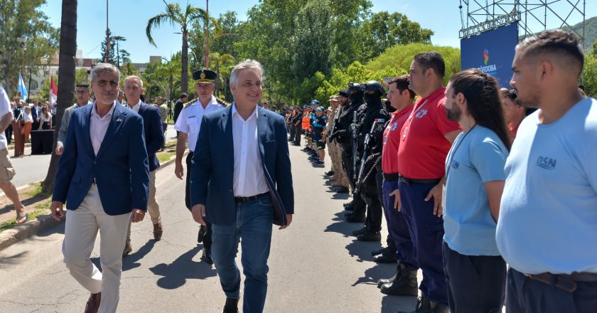 A lo «pituquito de Recoleta»: acusan a Llaryora de activar despidos de trabajadores estatales en Córdoba