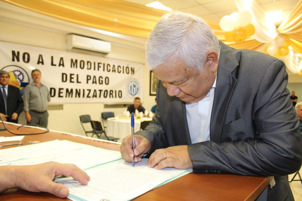 Los papeleros también firman un entendimiento por enero y febrero y se impone el esquema de paritarias bimestrales como el que abrochó Moyano