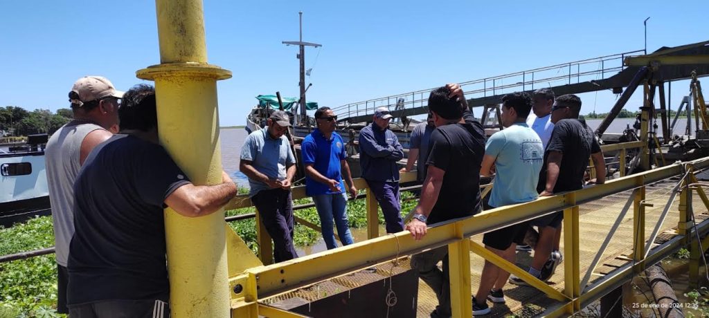 En medio de un paro de 10 días, el Sindicato de Obreros Navales manifestó su preocupación por la "falta de diálogo" de la Cámara de Arena y Piedra y Navegación del Litoral en la negociación paritaria