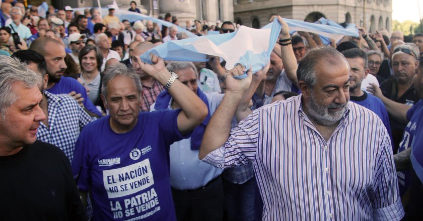 Los trabajadores bancarios ya juntaron un millón de firmas contra la privatización del Banco Nación