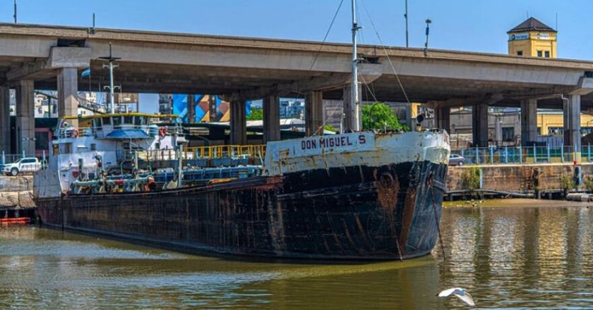 La huelga de los conductores navales alcanza las 3 semanas, genera desabastecimiento de materiales y tiene a las obras al borde de la parálisis