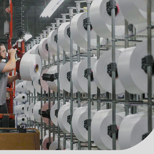 La industria textil opera con apenas 4 de cada 10 máquinas, lidera los despidos en la era Milei y es el rubro que menos sube sus precios