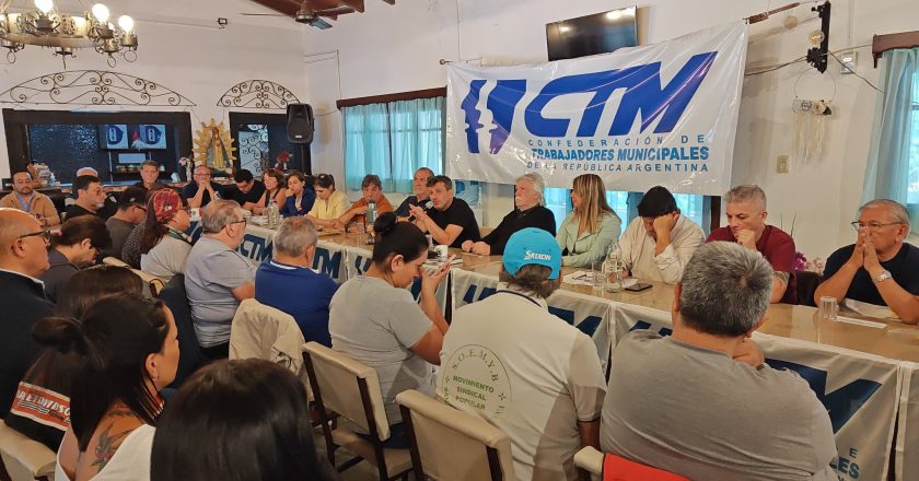 #ENFOQUE En la base de la pirámide salarial, los municipales padecen la motosierra: «El ajuste lo van a sufrir todos los trabajadores, y los estatales más, pero los municipales venimos corriendo muy de abajo»