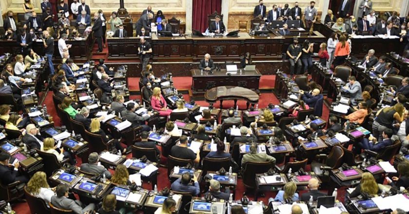 Para evitar que Milei deje de pagarlo discrecionalmente, diputados impulsan una ley para prorrogar por 5 años el Fondo Nacional de Incentivo Docente