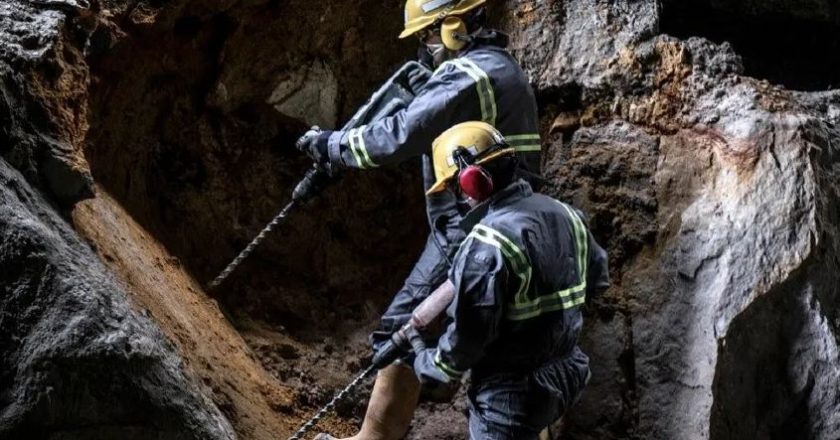 Mineros acordaron un aumento del 21% del salario básico de enero y otro 21% en febrero para la rama abrasivos-piedras esmériles