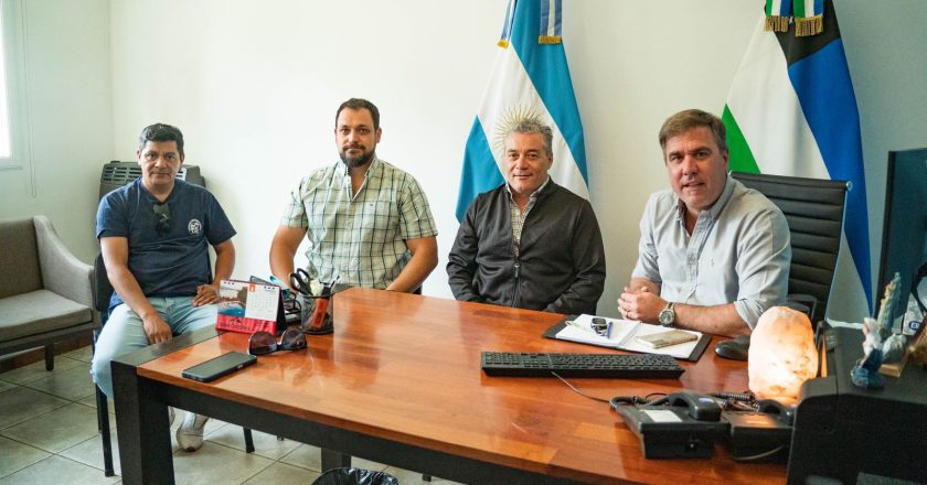 Remiseros cierran un acuerdo con el intendente de El Bolsón y van municipio por municipio para registrar a los trabajadores de las apps