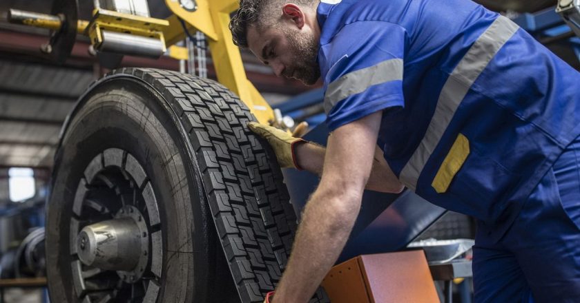 El Sindicato del Caucho también toma el rumbo de las paritarias cortas: aumento bimestral del 44% para obreros de la industria y del 89% cuatrimestral para la rama gomerías