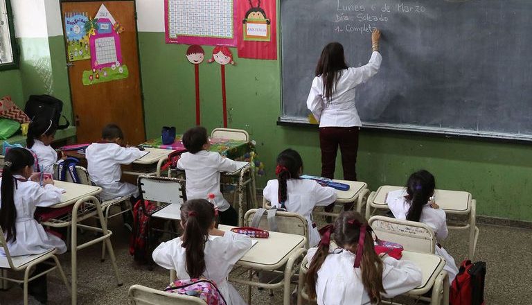 El Gobierno puenteó al Congreso y redujo por decreto los topes de ingresos para percibir asignaciones familiares