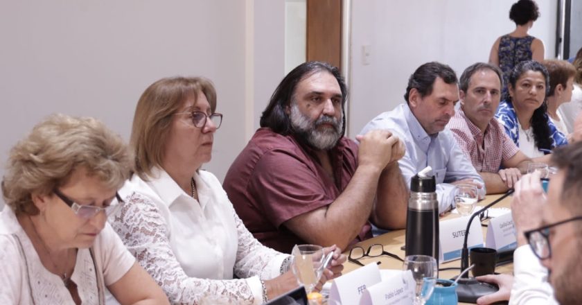 El Gobierno bonaerense detalló la paritaria docente cerrada con la mayor parte de los gremios y advirtió que habrá descuento a quienes hagan huelga