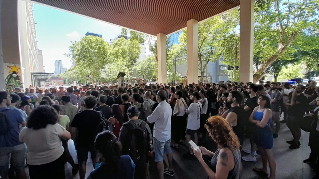 Con una marcha al Polo Científico y la consigna #CienciaEsFuturo, reclamarán la continuidad de becas del Conicet