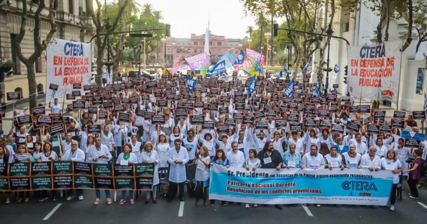 Lo que viene: los docentes le avisan a Milei que si no hay paritarias no comenzarán las clases