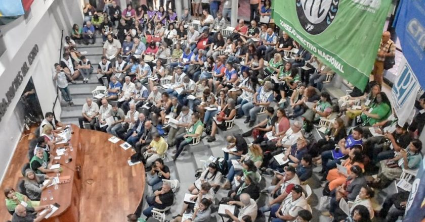 #AHORA El 26 de febrero más de 20 gremios estatales paralizarán por completo las tareas en la administración pública: «Le ponen techo a las paritarias y las quieren hacer desaparecer»