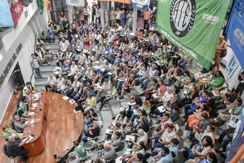 Los estatales no se resignan a la motosierra ni a la licuadora y lanzan una jornada nacional de lucha en todos los sectores del Estado para la última semana de febrero