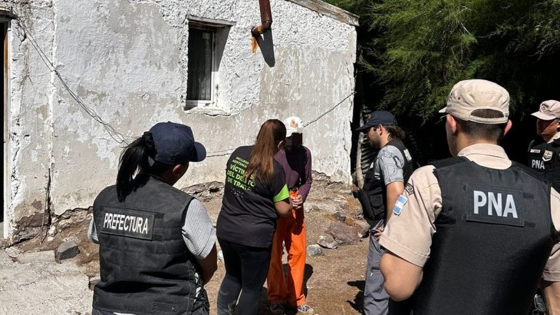 Rescatan a un adulto mayor que hacía 13 años se encontraba en condiciones de "esclavitud" laboral en un campo de Río Negro