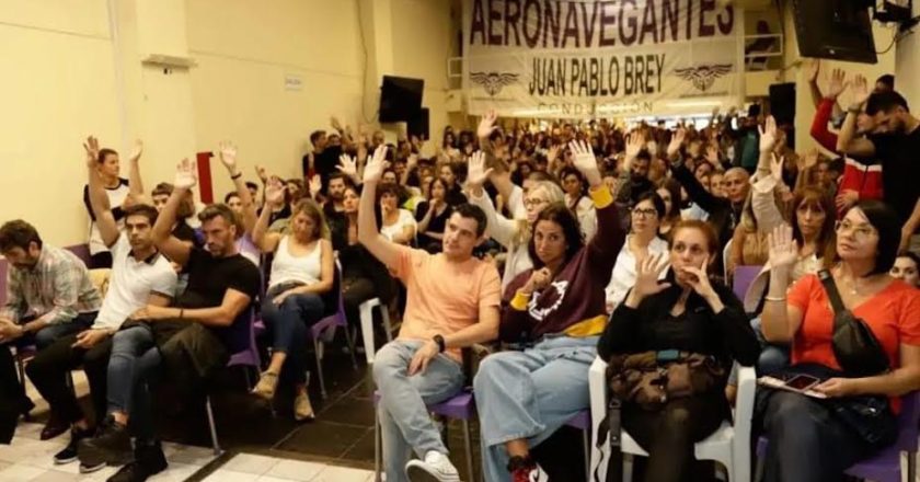En medio del vaciamiento de Aerolíneas Argentinas, Aeronavegantes se declaró en «estado de alerta y movilización» y podría encarar medidas de fuerza de forma inminente