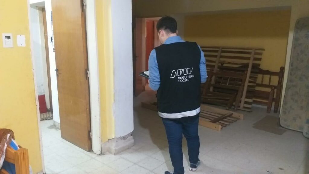 Rescataron a una mujer que era víctima de trata laboral en un local de ropa de Córdoba