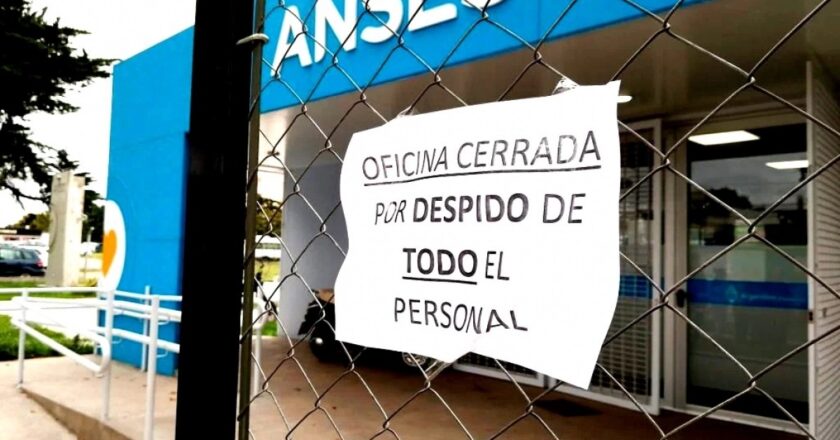 Tras los despidos masivos, el Gobierno comenzó a cerrar oficinas de Anses en varias provincias