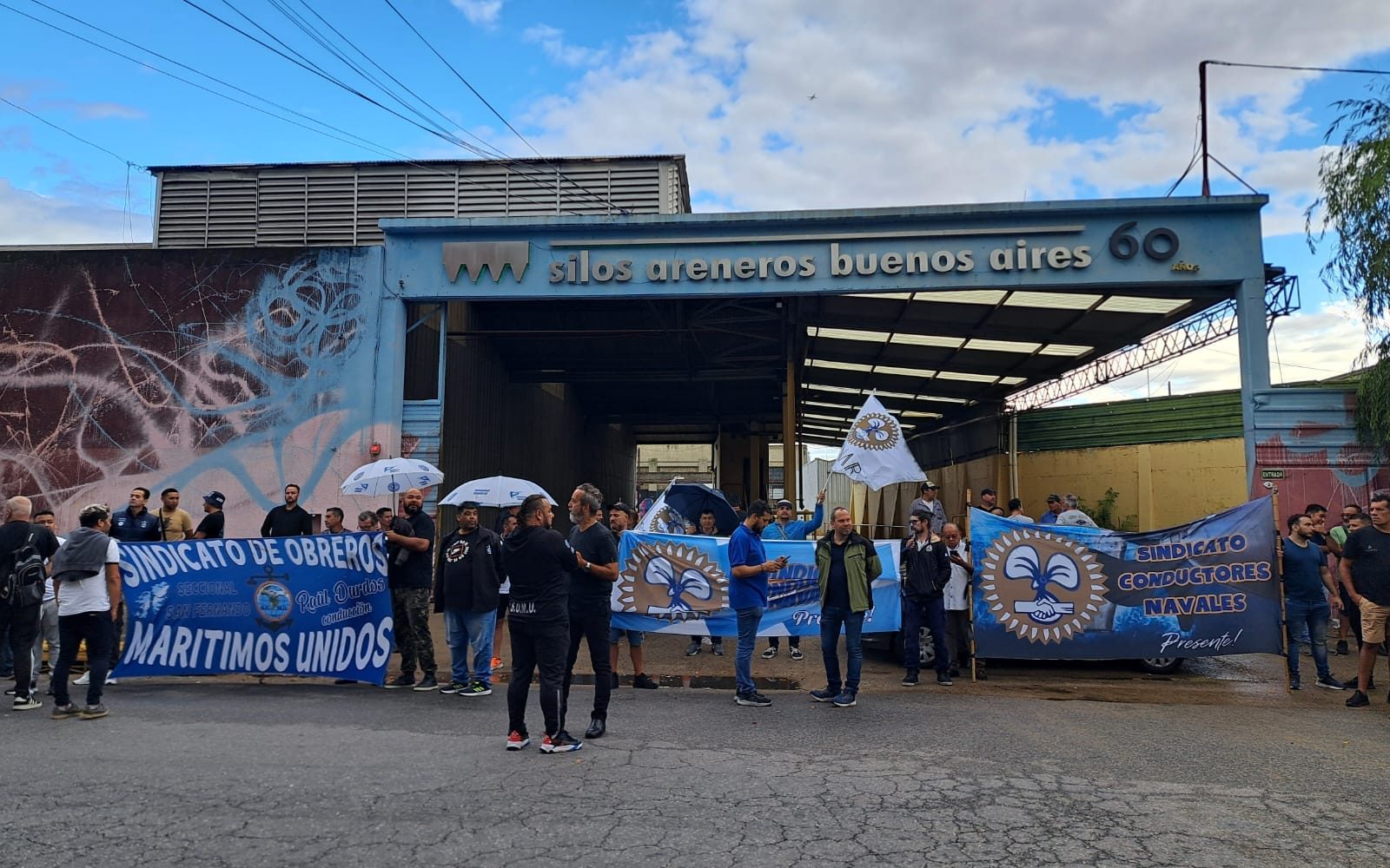 Arena y Piedra de Buenos Aires: gremios fluviales protestan en reclamo de la negociación paritaria y alertan sobre la falta de provisiones para personal embarcado