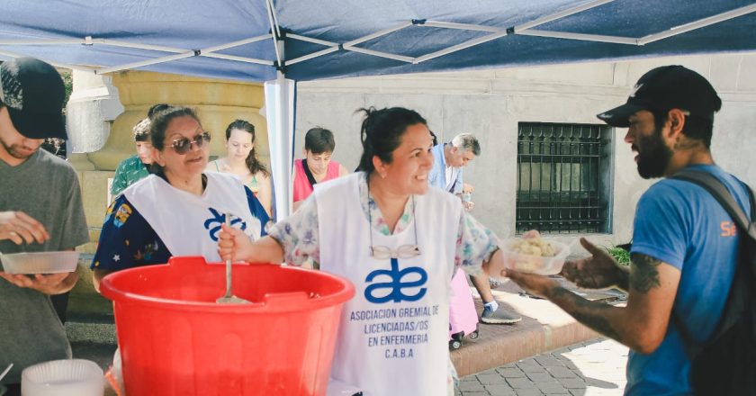 #8M Las enfermeras de ALE montaron una olla popular para reclamar a Jorge Macri por la equidad salarial y el reconocimiento profesional