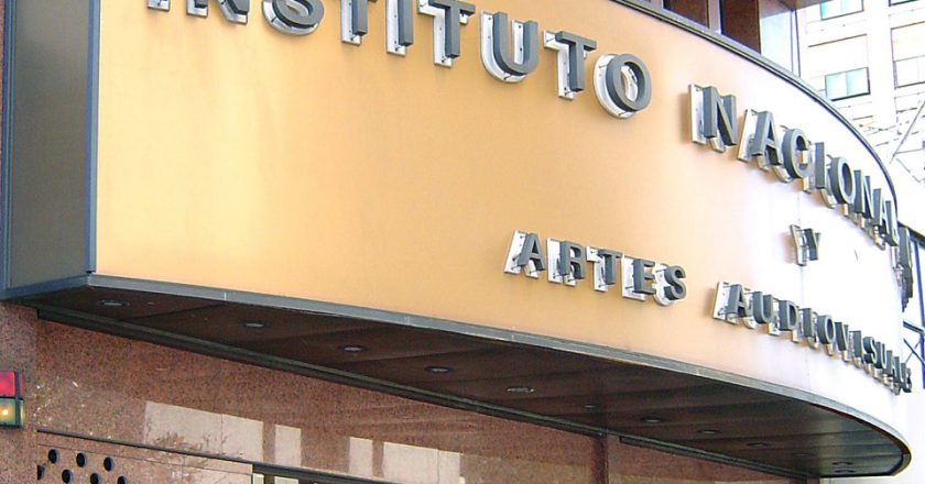 Milei no se detiene, cierra las puertas del INCAA, distribuye a su personal y reasigna las tareas