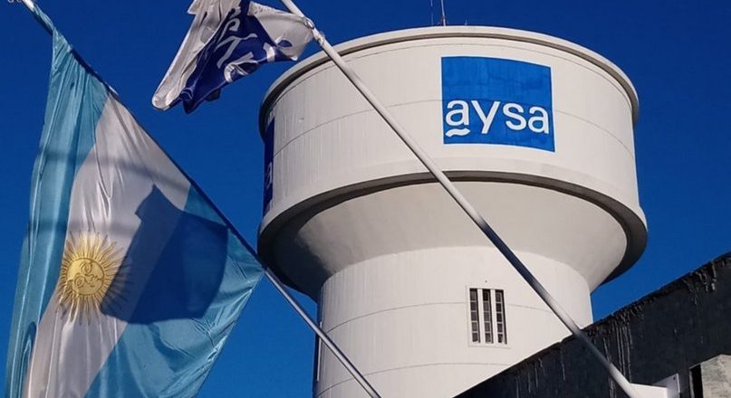 El Gobierno avanza con la privatización de AySA: Permitirá cortar el agua por falta de pago y subir tarifas por inflación o para financiar obras